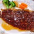 提供したメインディッシュの東伯牛の炭焼きステーキの写真です。付け合せのブロッコリーは大山町産です。